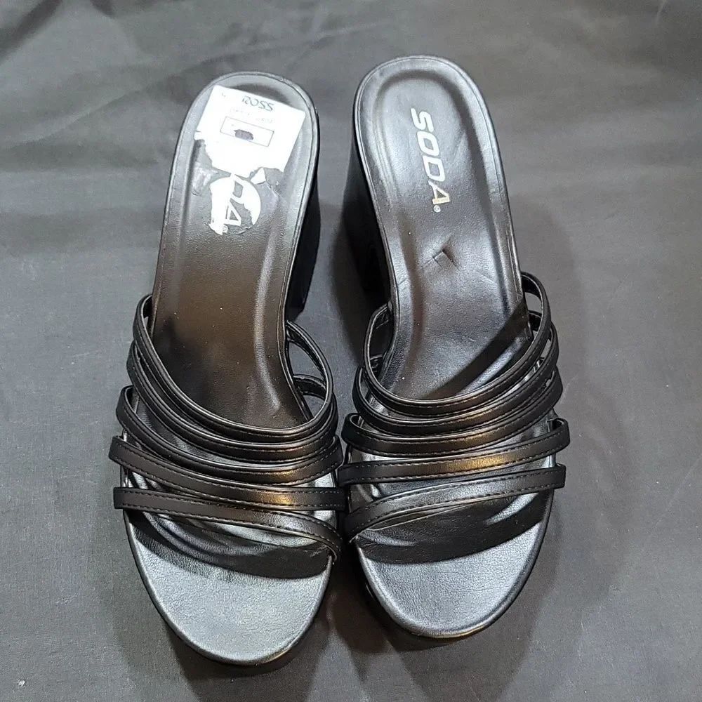 Brand New Soda Holme-S Platform Mule Sculptural Block Heel Sandal — image 3 of 8